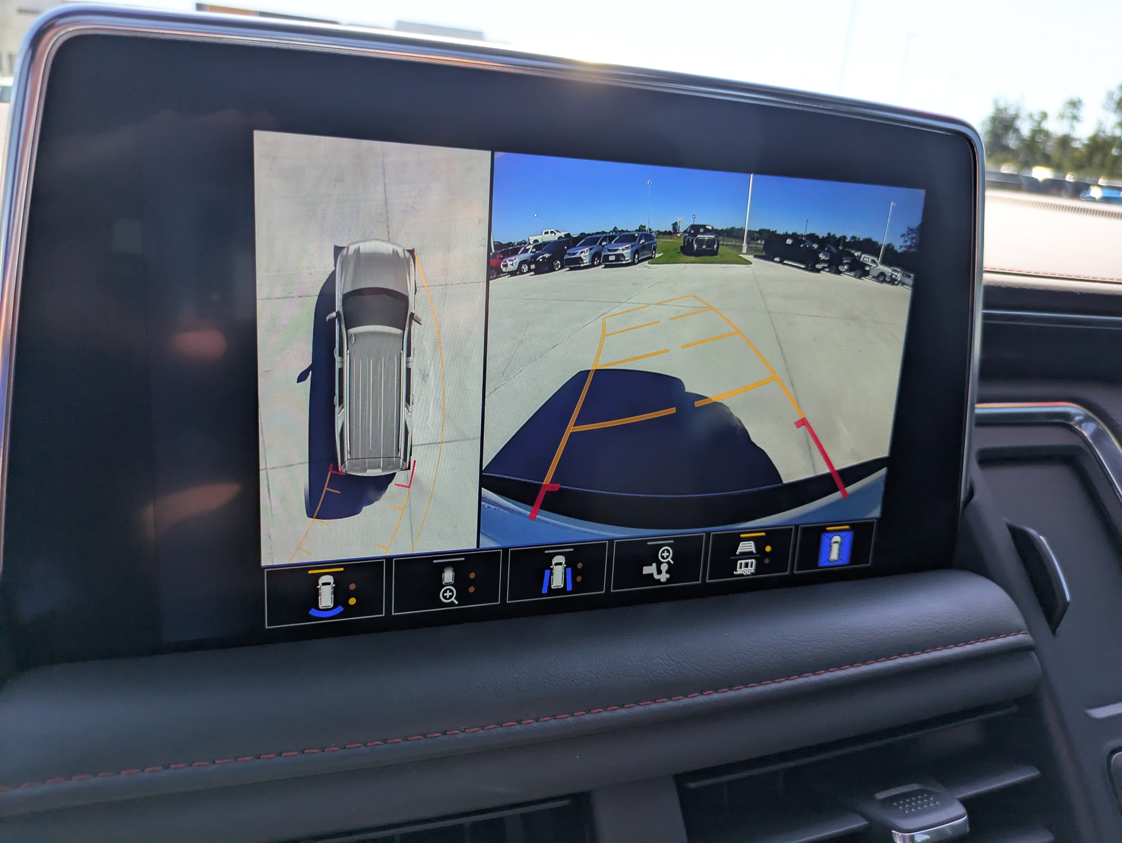 Used 2022 Chevrolet Tahoe RST w/ Luxury Package image 25