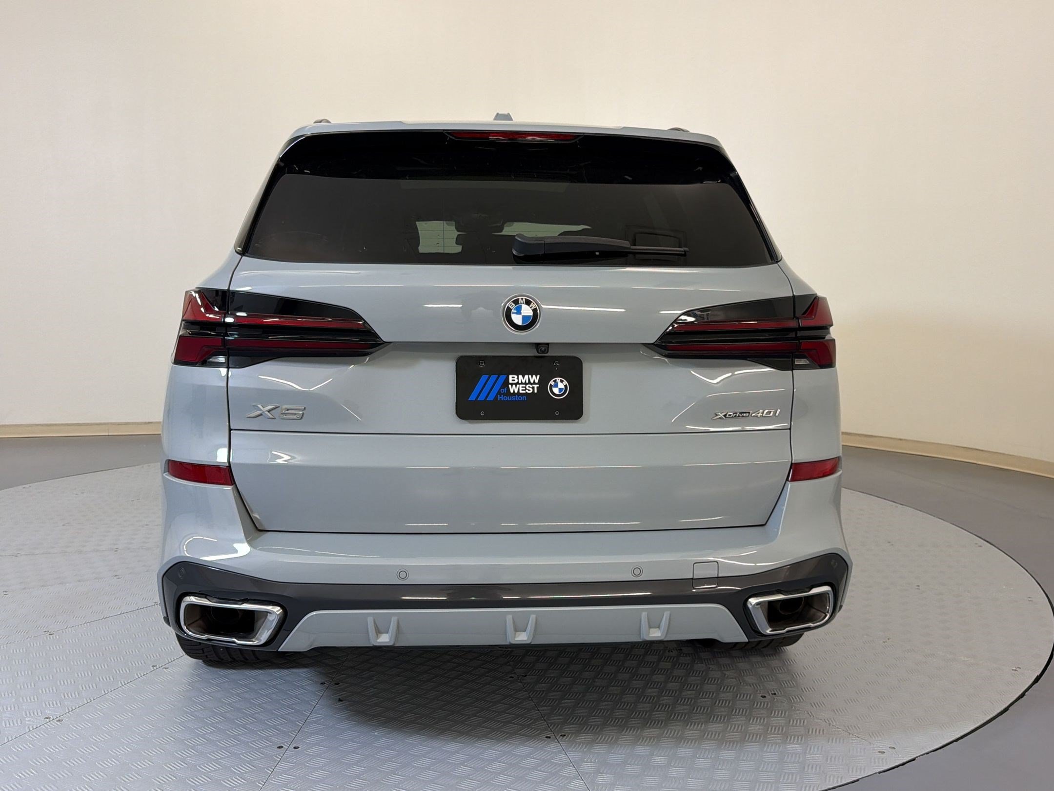 Used 2024 BMW X5 xDrive40i w/ M Sport Package AWD/4WD image 10