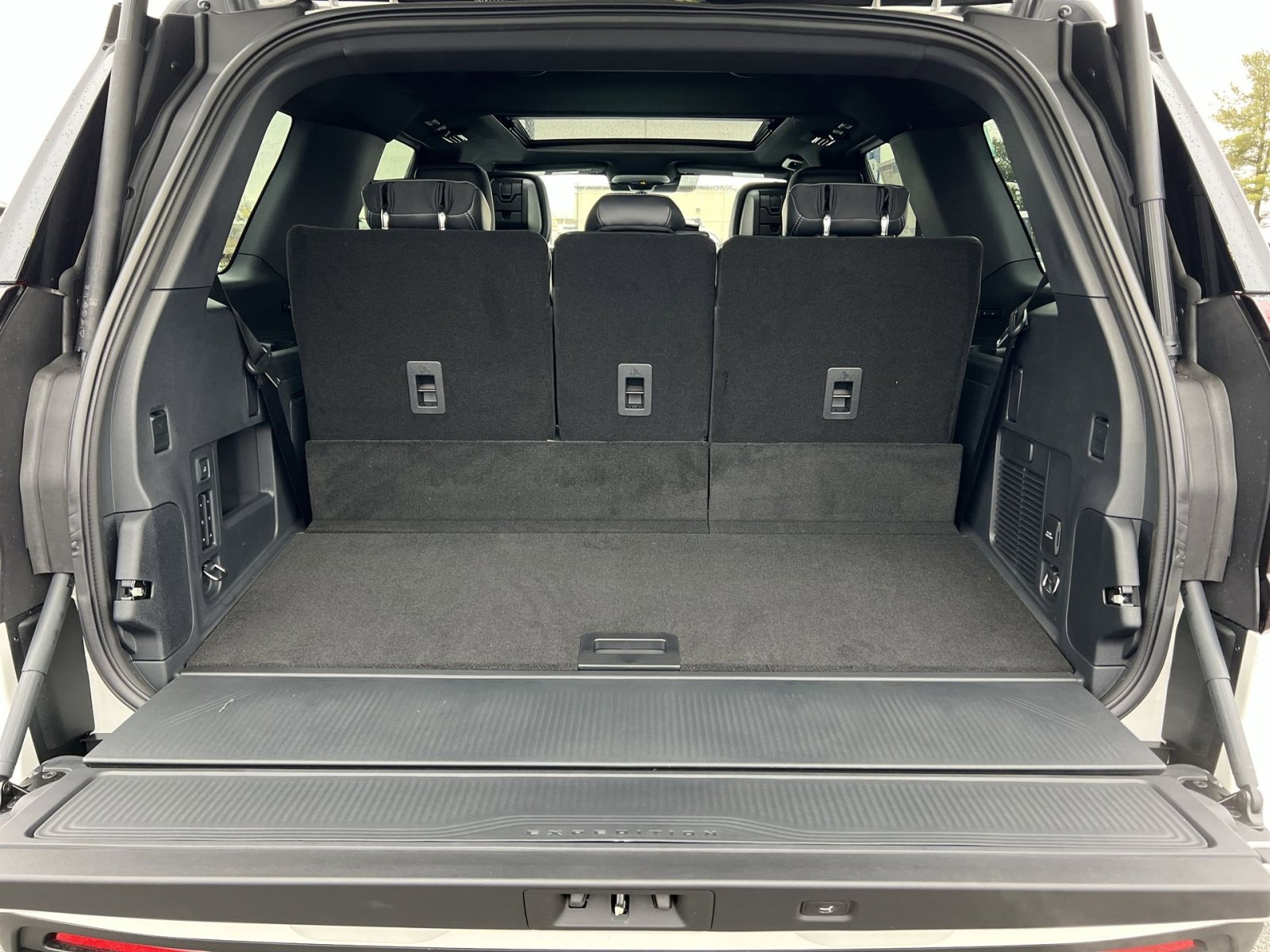 New 2026 Ford Expedition Platinum w/ Stealth Appearance Package image 27