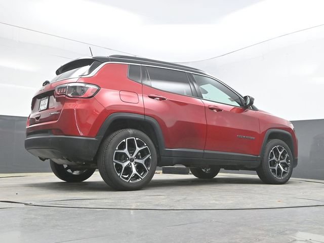 Used 2025 Jeep Compass Limited AWD/4WD image 39