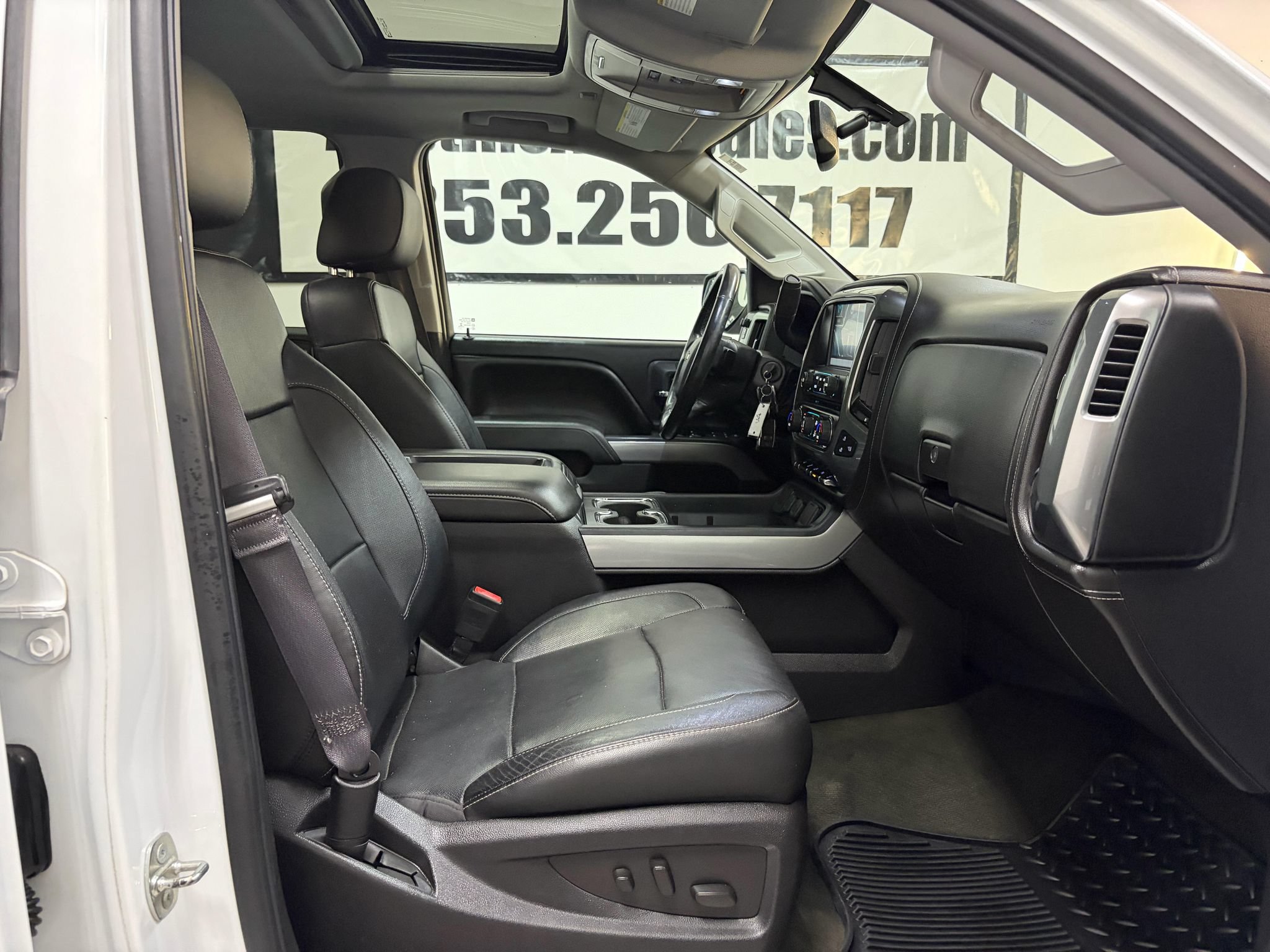 Used 2015 Chevrolet Silverado 1500 LTZ Z71 w/ LTZ Plus Package AWD/4WD image 23