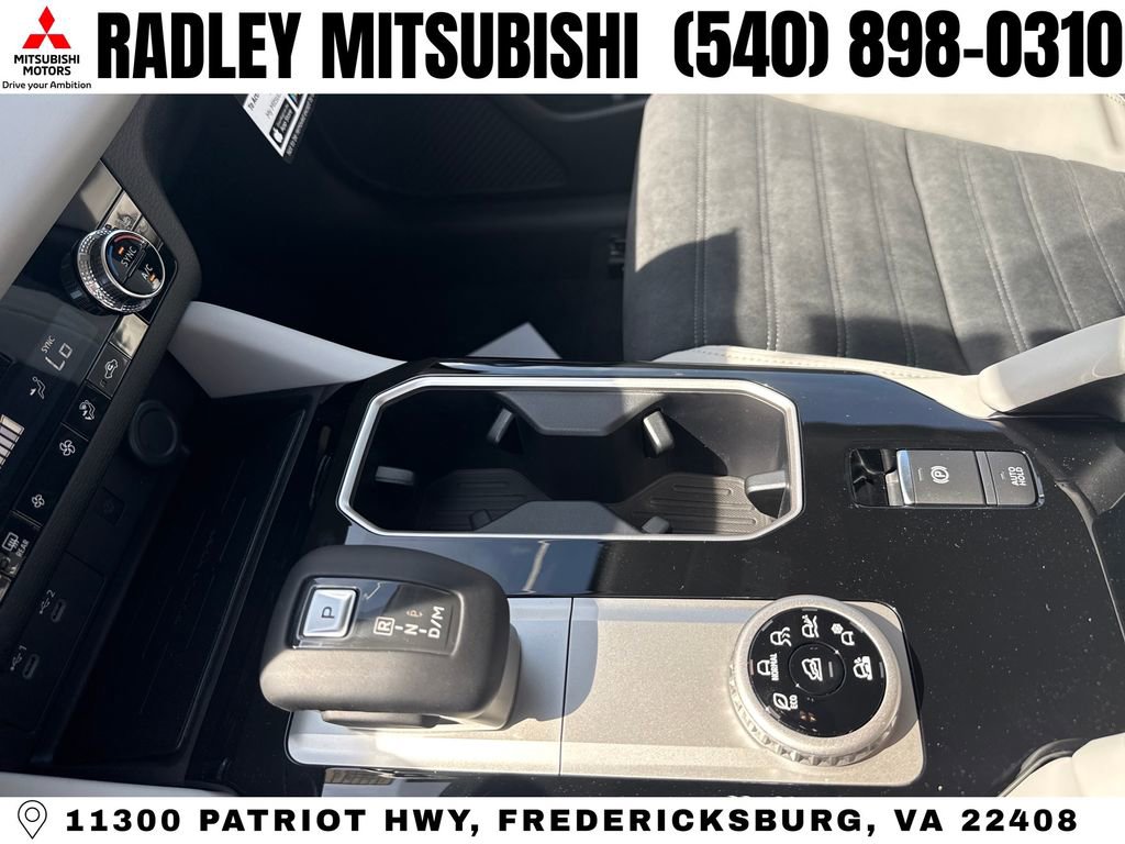 New 2026 Mitsubishi Outlander SE image 11