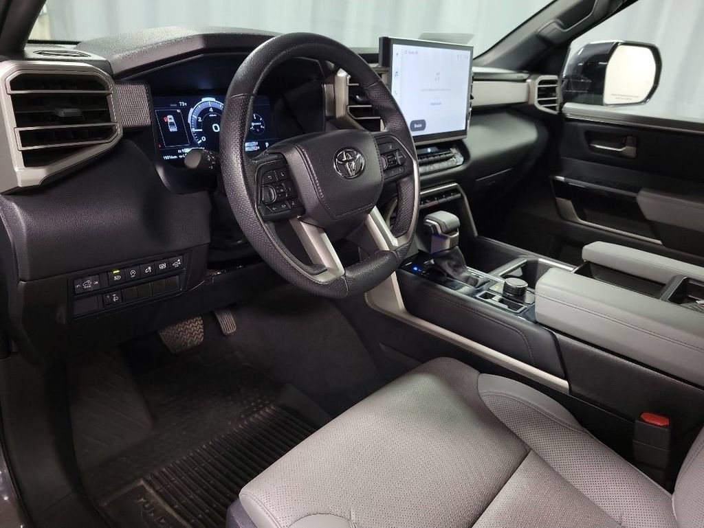 Used 2025 Toyota Tundra Limited AWD/4WD image 14