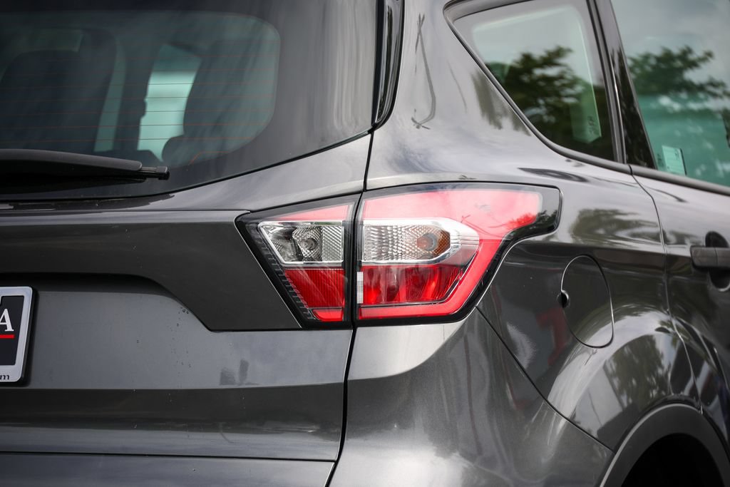 Used 2017 Ford Escape SE w/ SE Sport Appearance Package FWD image 17