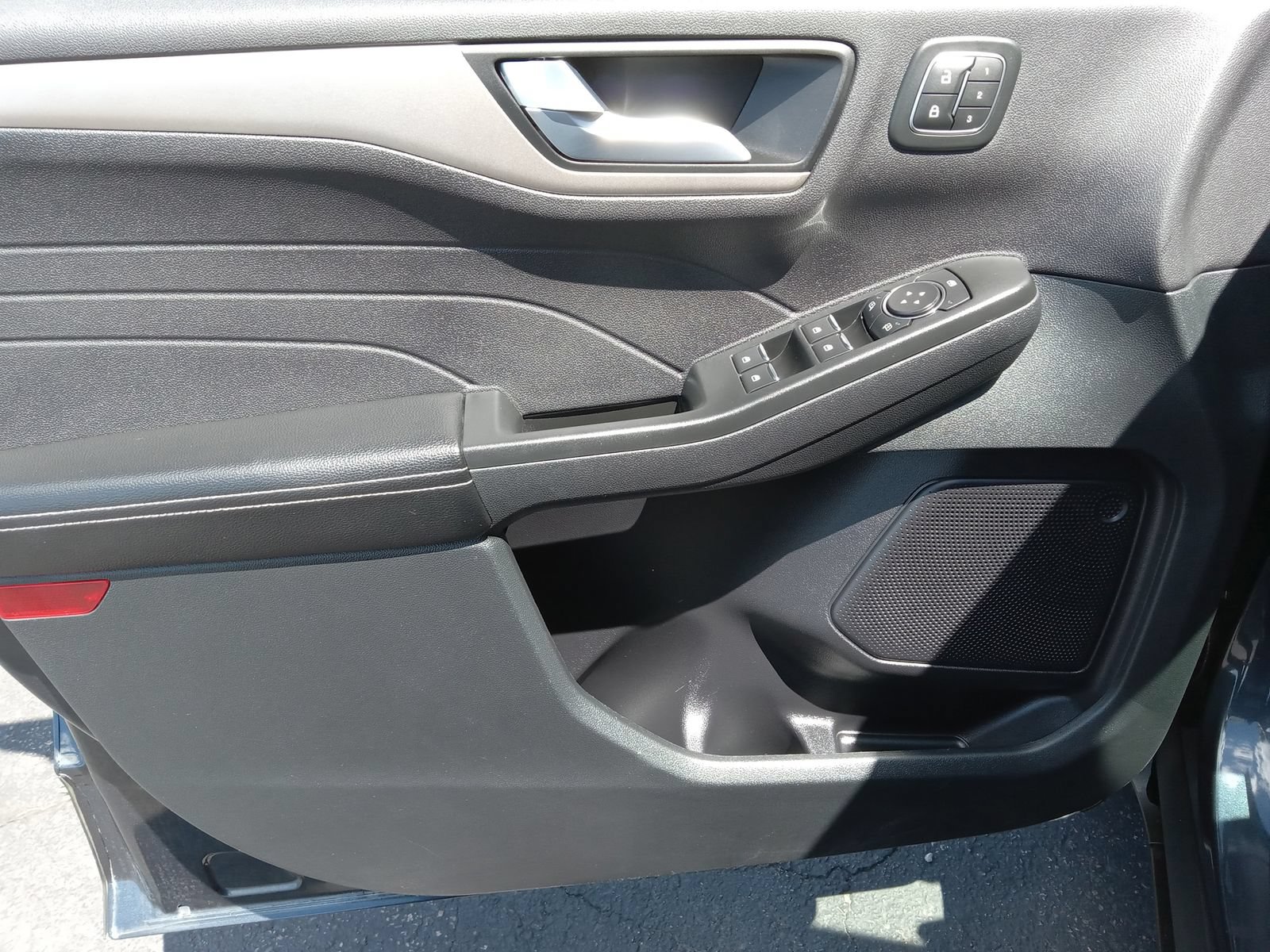 Used 2022 Ford Escape SEL w/ Technology Package AWD/4WD image 9