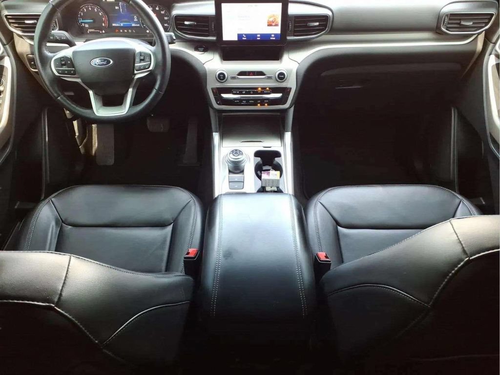 Used 2023 Ford Explorer XLT w/ Equipment Group 202A RWD image 11
