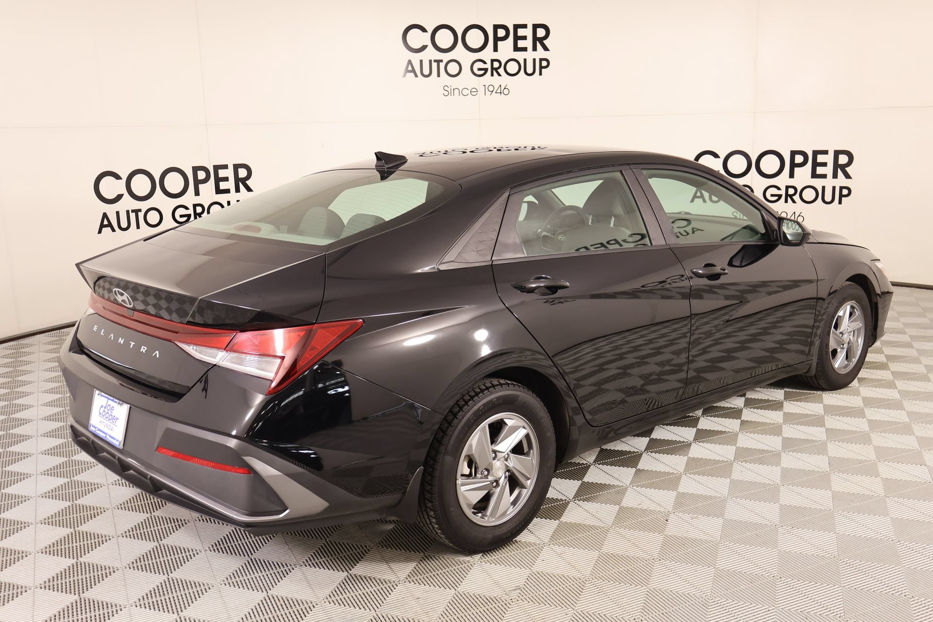 Used 2024 Hyundai Elantra SE FWD image 19