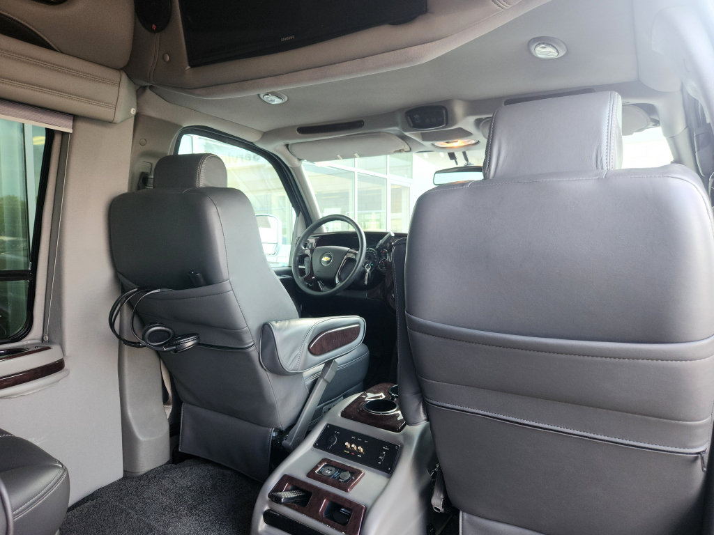 Used 2015 Chevrolet Express 2500 RWD image 43