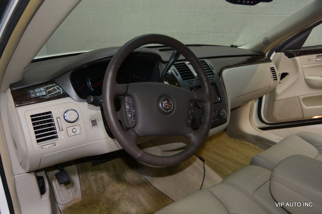Used 2009 Cadillac DTS w/ Trunk Convenience Package FWD image 11