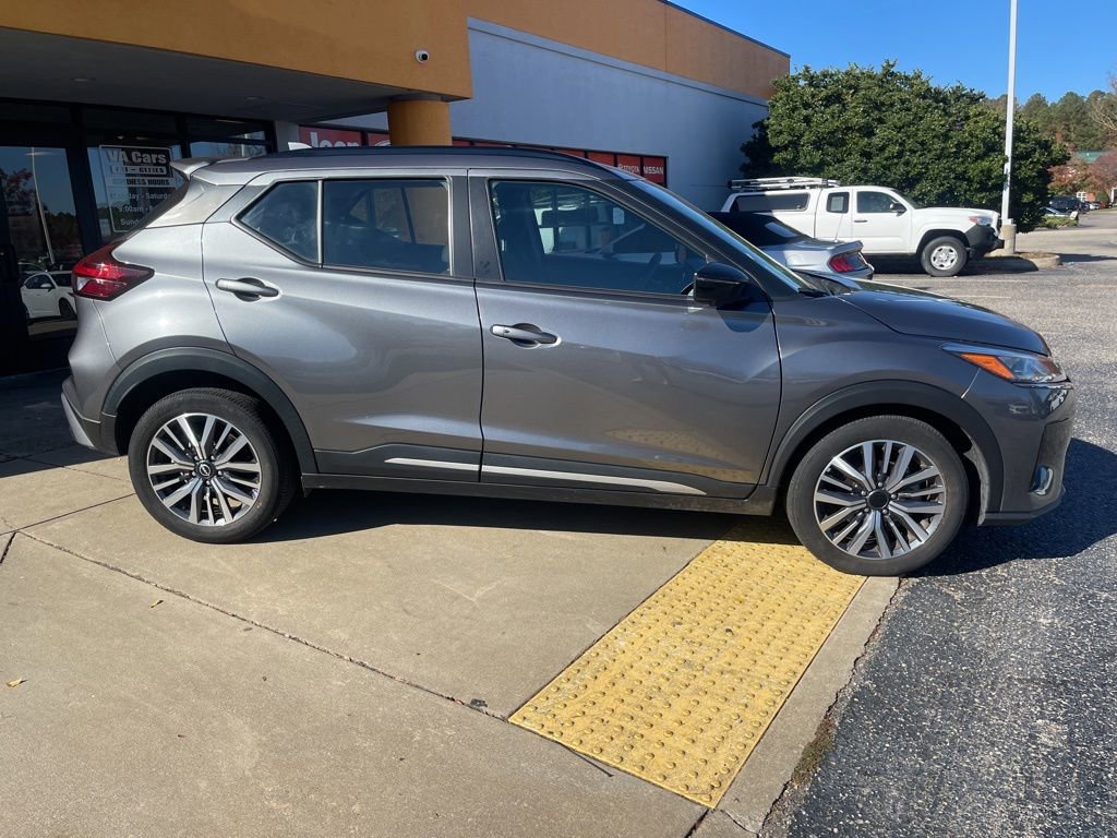 Used 2024 Nissan Kicks SR image 3