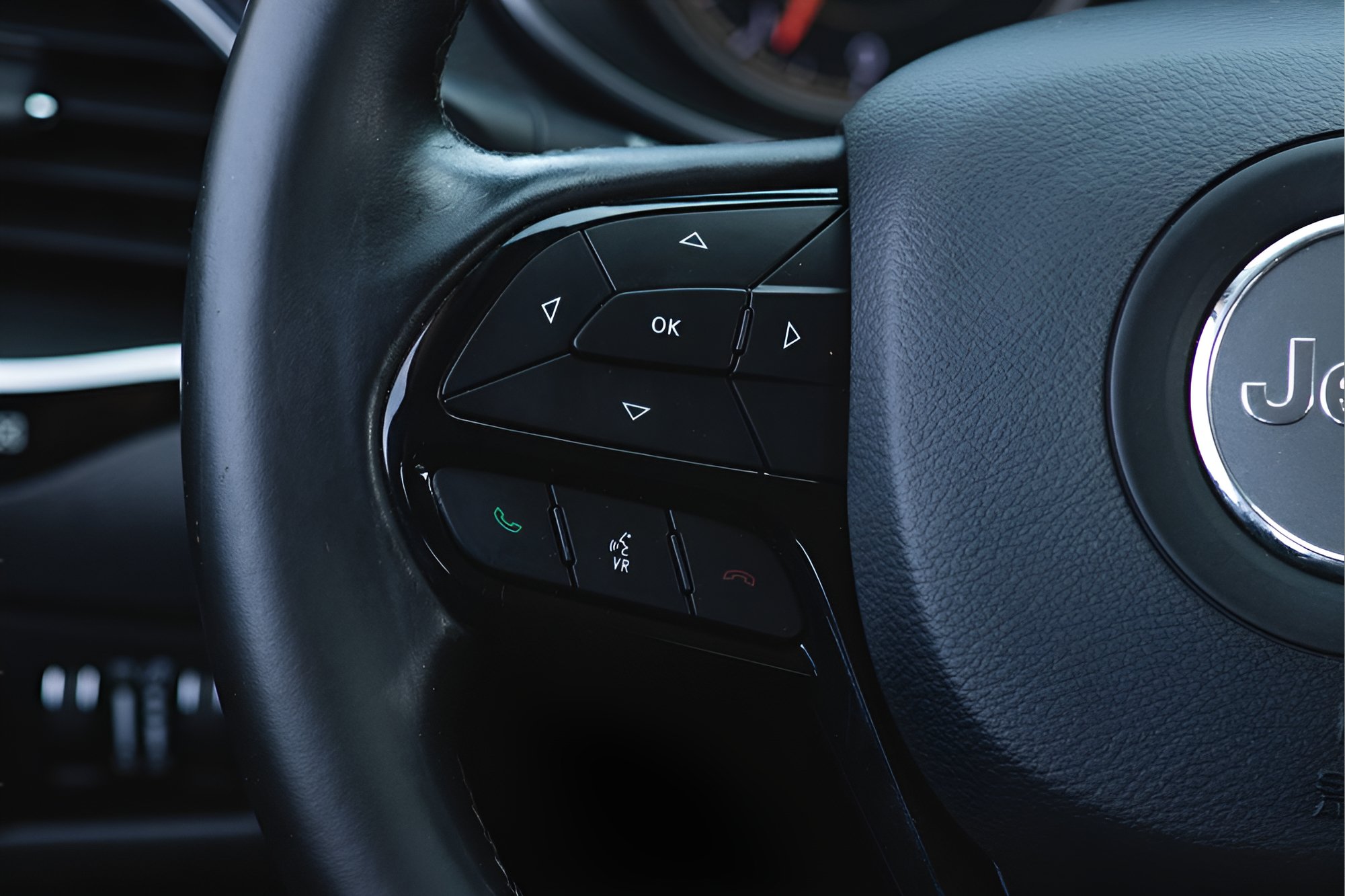 Used 2019 Jeep Cherokee Latitude Plus FWD image 18