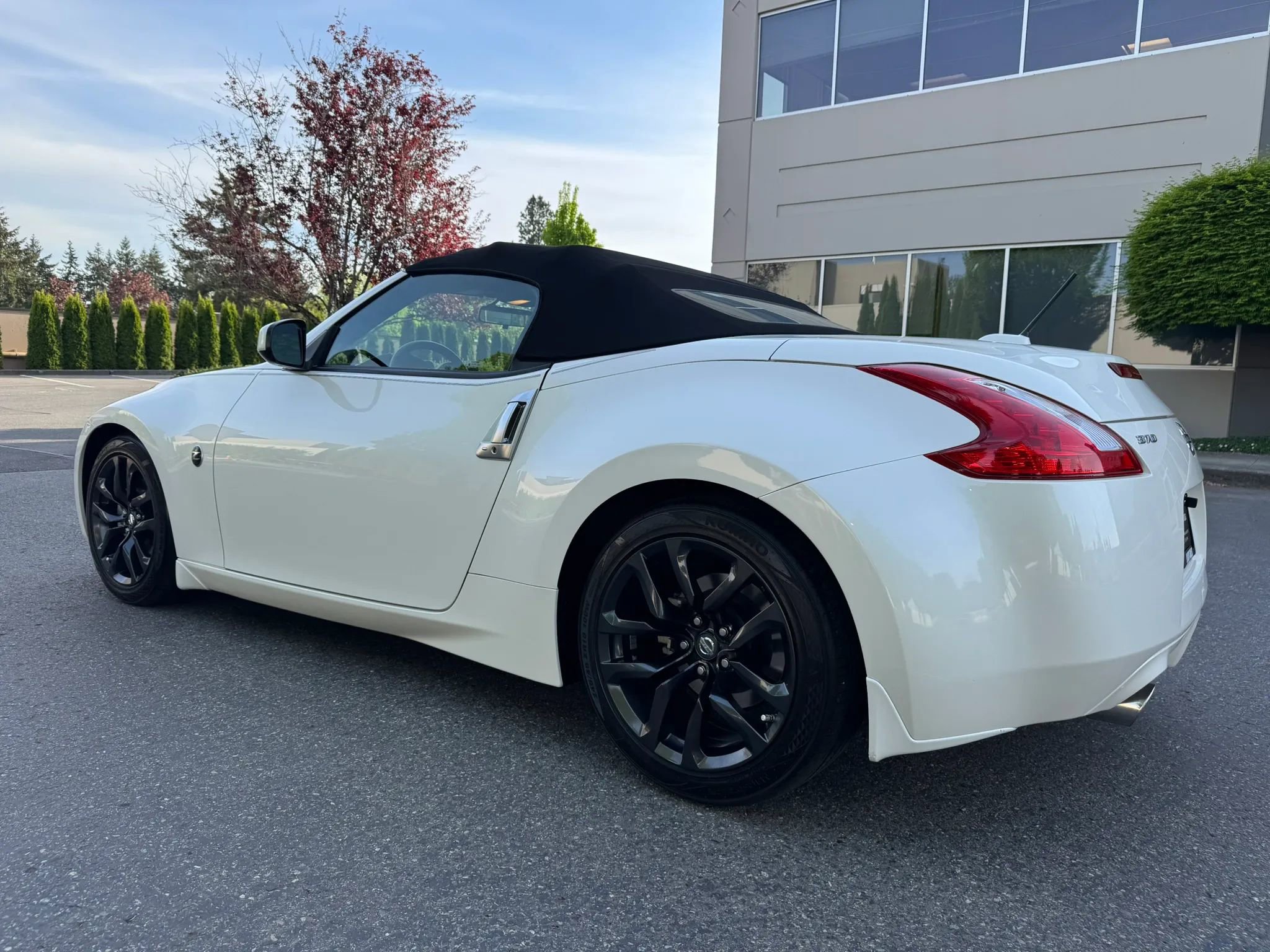 Used 2015 Nissan 370Z Roadster RWD image 7
