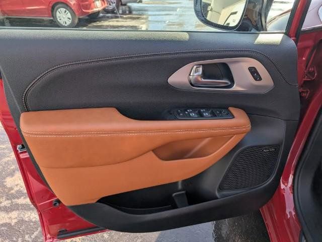 New 2026 Chrysler Pacifica Pinnacle image 8