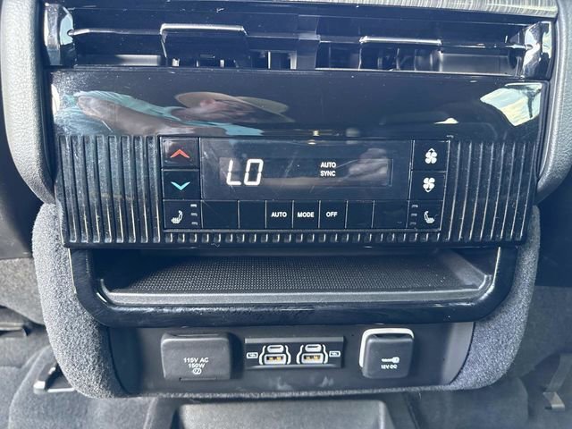 Used 2022 Jeep Wagoneer Series III w/ Flexible Seating Group image 35