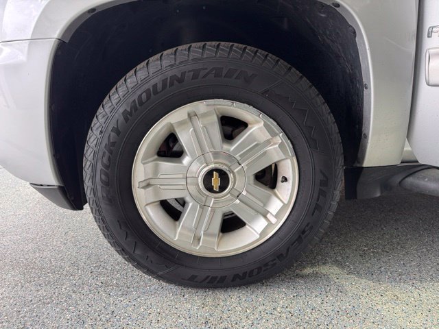 Used 2013 Chevrolet Avalanche LT w/ Suspension Package, Off-Road AWD/4WD image 26