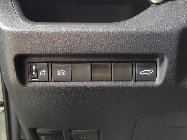 Used 2021 Toyota RAV4 XLE Premium FWD image 24