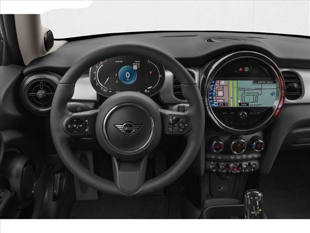 Used 2025 MINI Cooper 4-Door Hardtop image 4