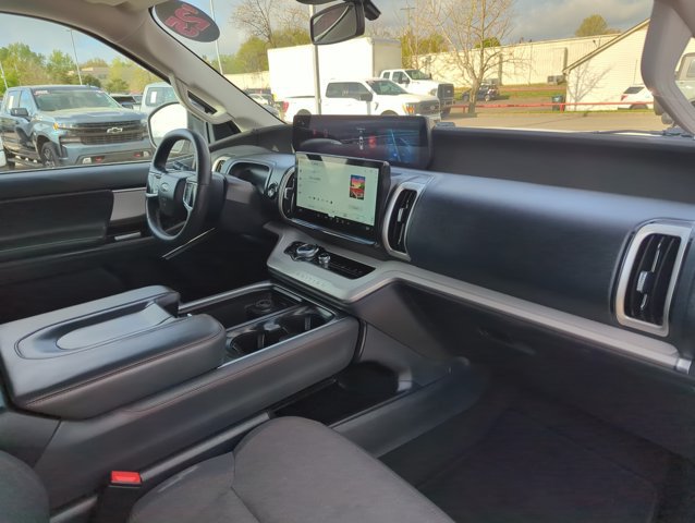 Used 2025 Ford Expedition Active RWD image 26