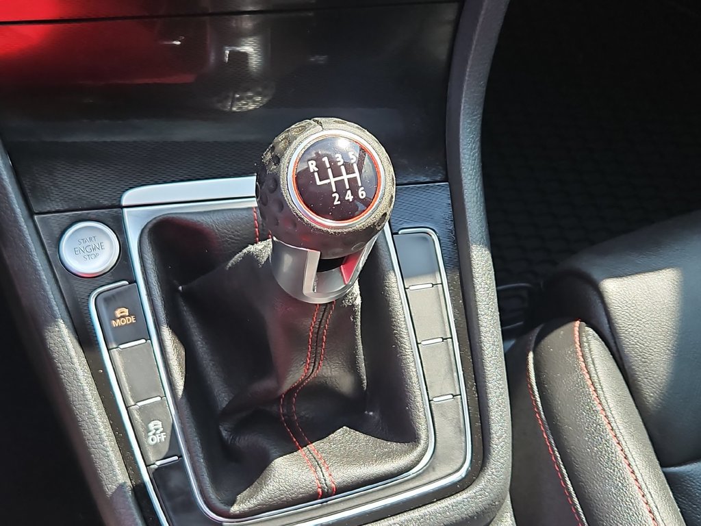 Used 2017 Volkswagen GTI SE FWD image 27