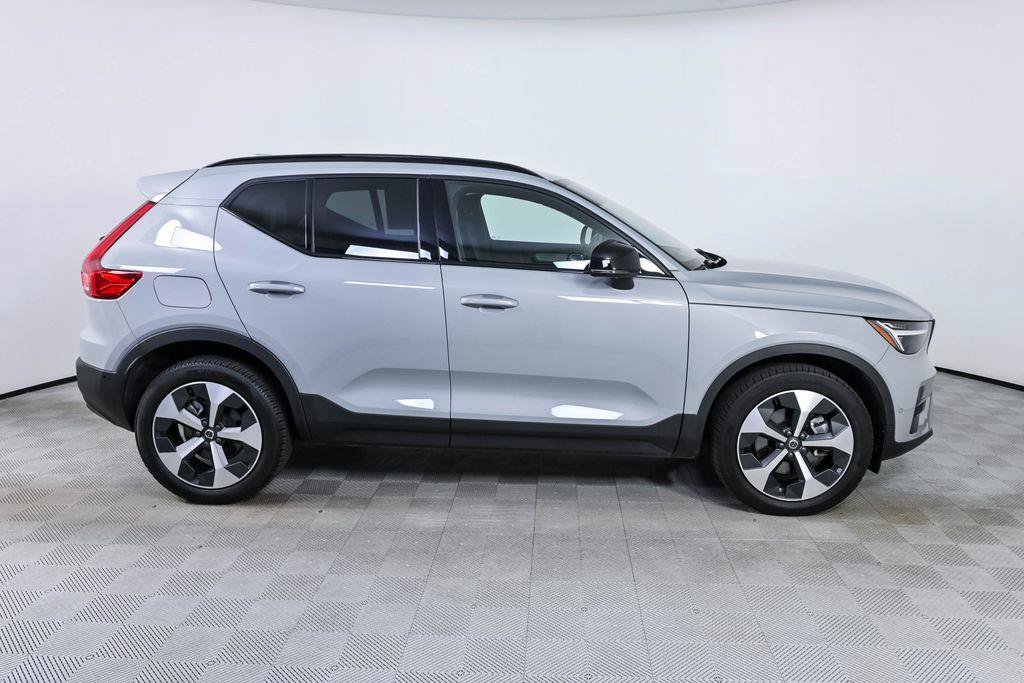 Certified 2026 Volvo XC40 B5 Plus AWD/4WD image 28