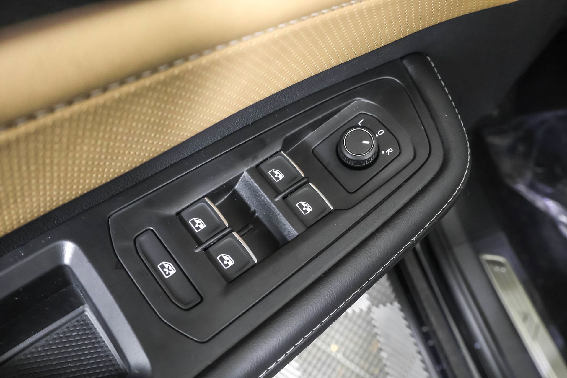 New 2026 Volkswagen Atlas Cross Sport SEL image 33