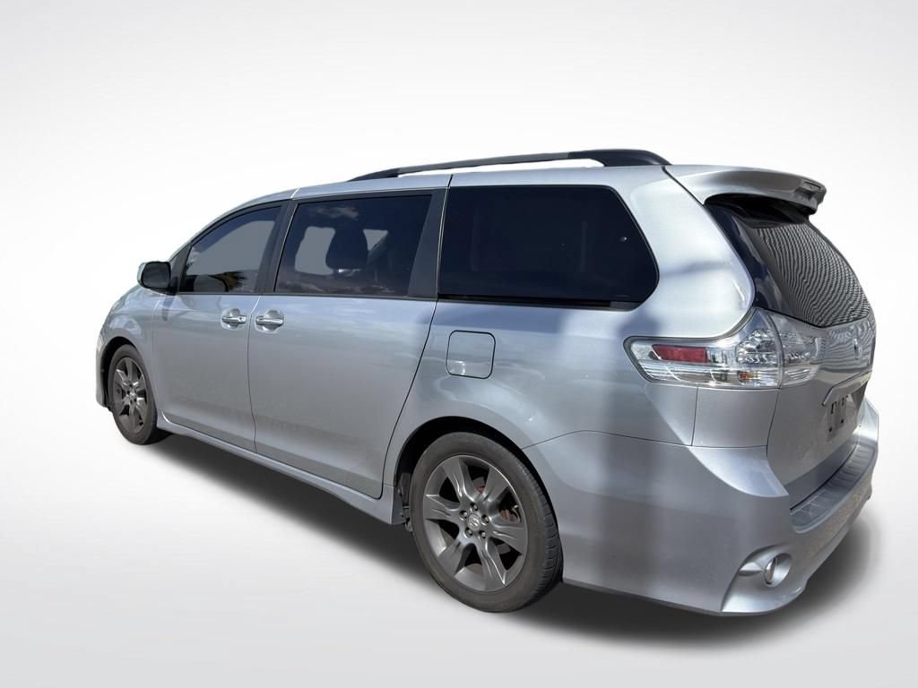 Used 2016 Toyota Sienna SE w/ SE Preferred Package FWD image 5