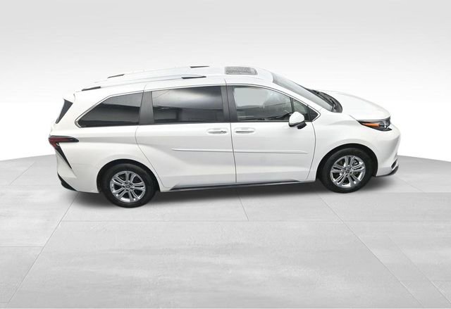 Used 2024 Toyota Sienna Platinum image 24