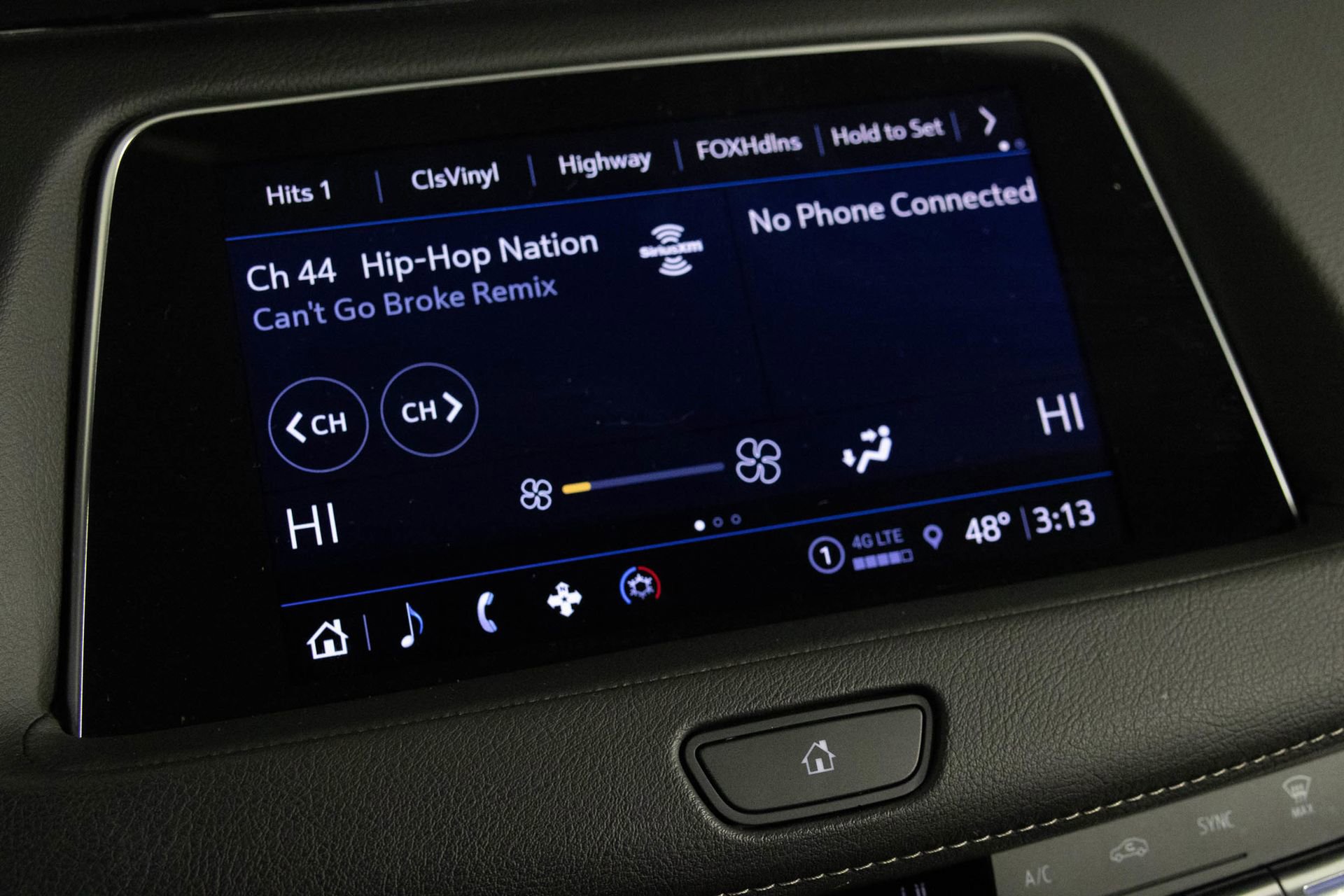 Used 2023 Cadillac XT4 Luxury w/ Cold Weather Package image 23