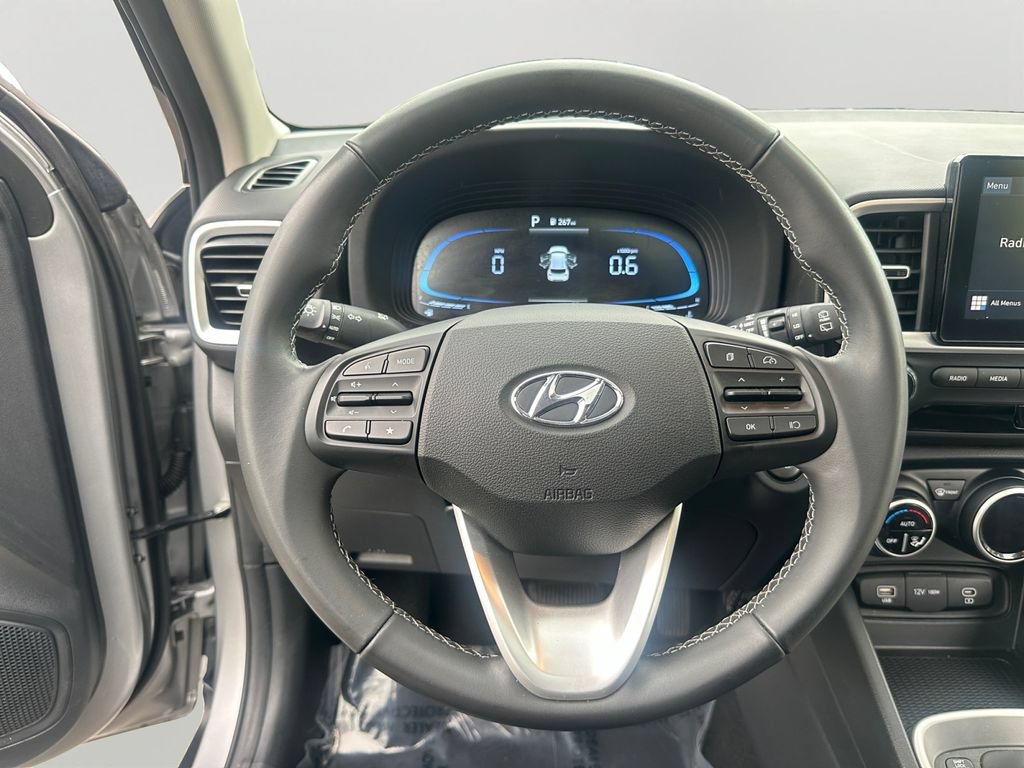 Used 2025 Hyundai Venue SEL FWD image 12