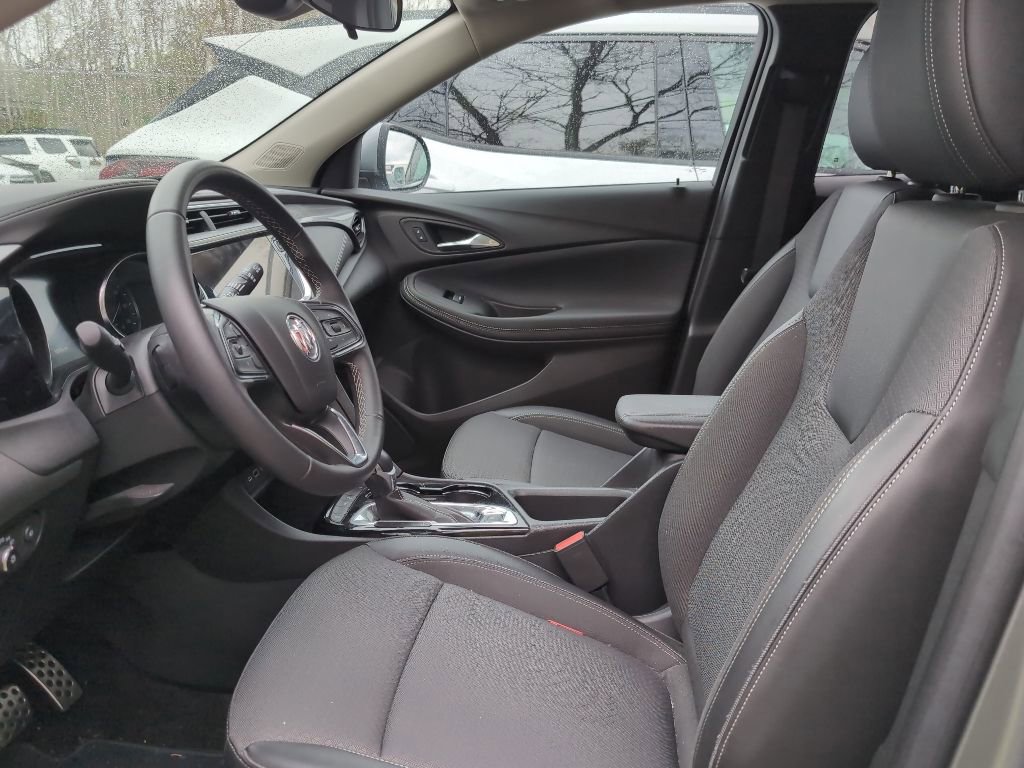 Used 2023 Buick Encore GX Select w/ Sport Touring Package FWD image 4