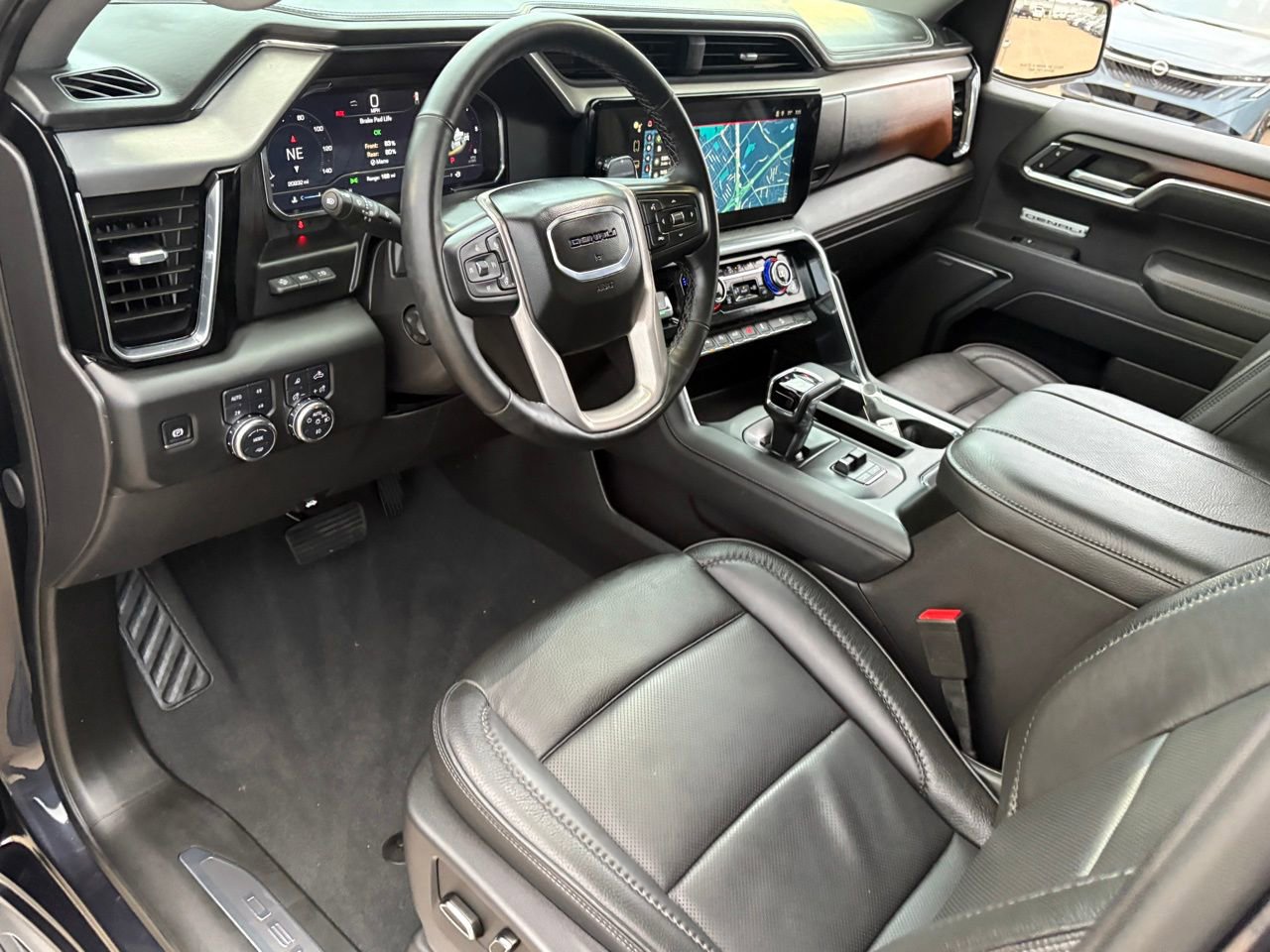 Used 2025 GMC Sierra 1500 Denali w/ Technology Package AWD/4WD image 19