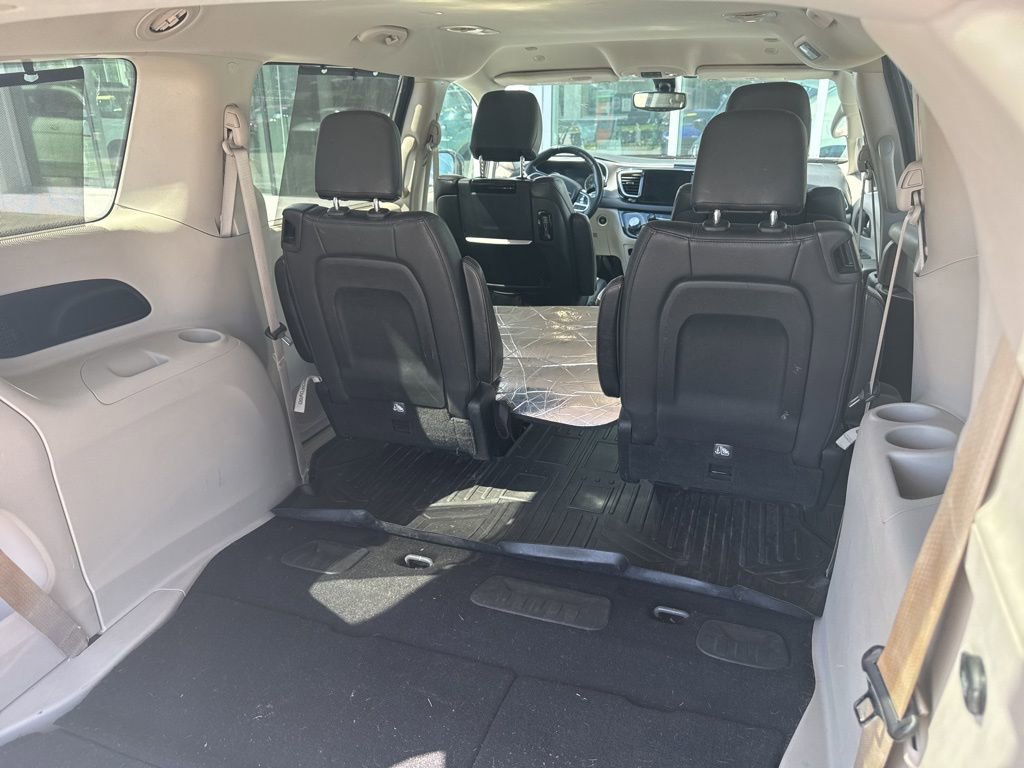 Used 2020 Chrysler Pacifica Touring-L Plus image 7