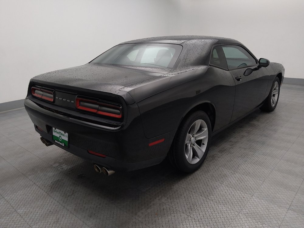 Used 2017 Dodge Challenger SXT RWD image 9