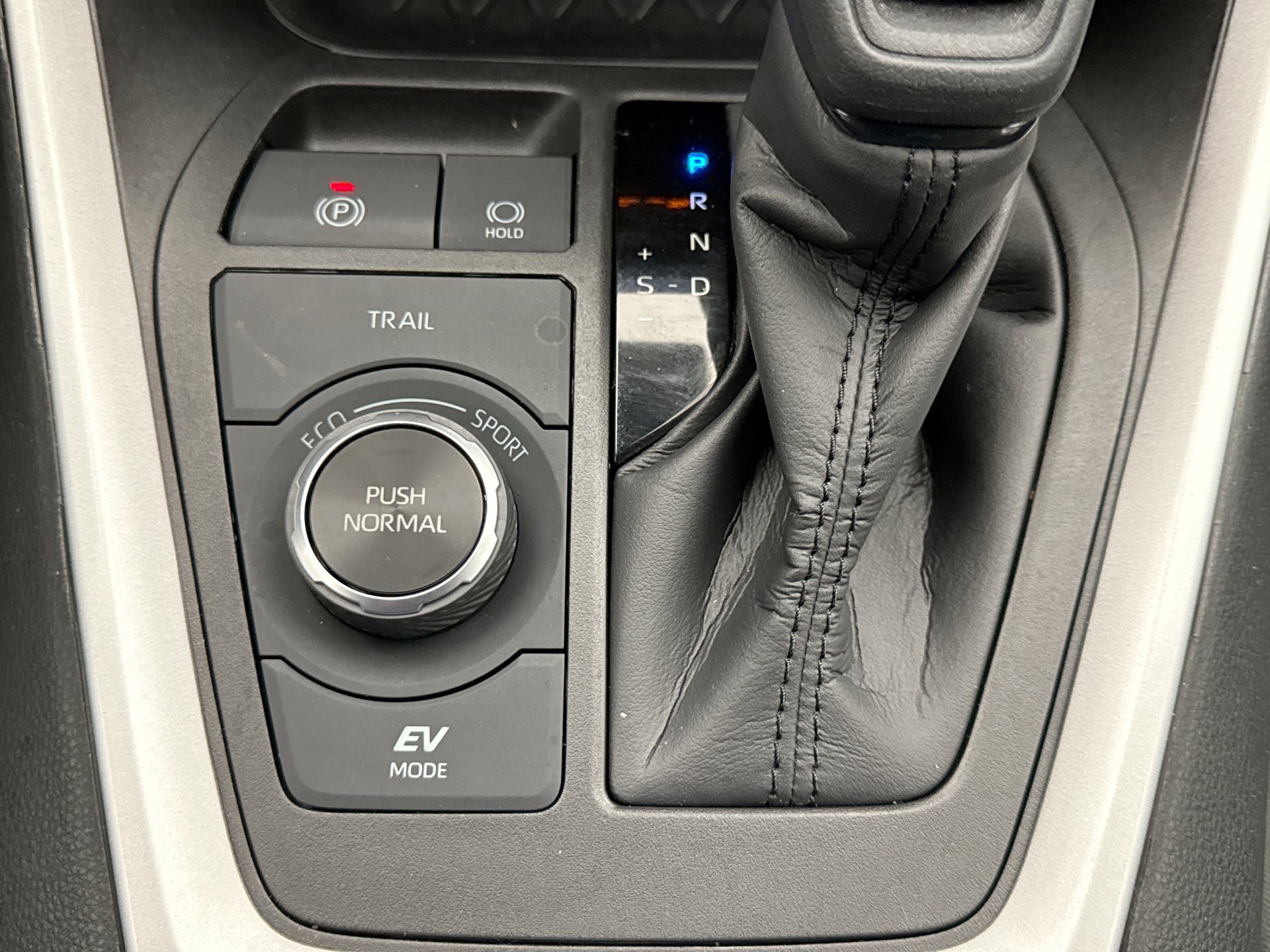 Used 2023 Toyota RAV4 AWD Hybrid image 17