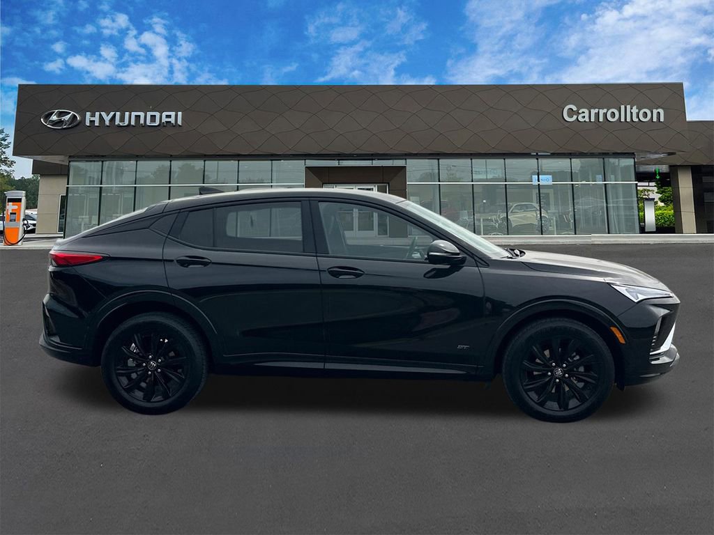 Used 2025 Buick Envista Sport Touring image 4