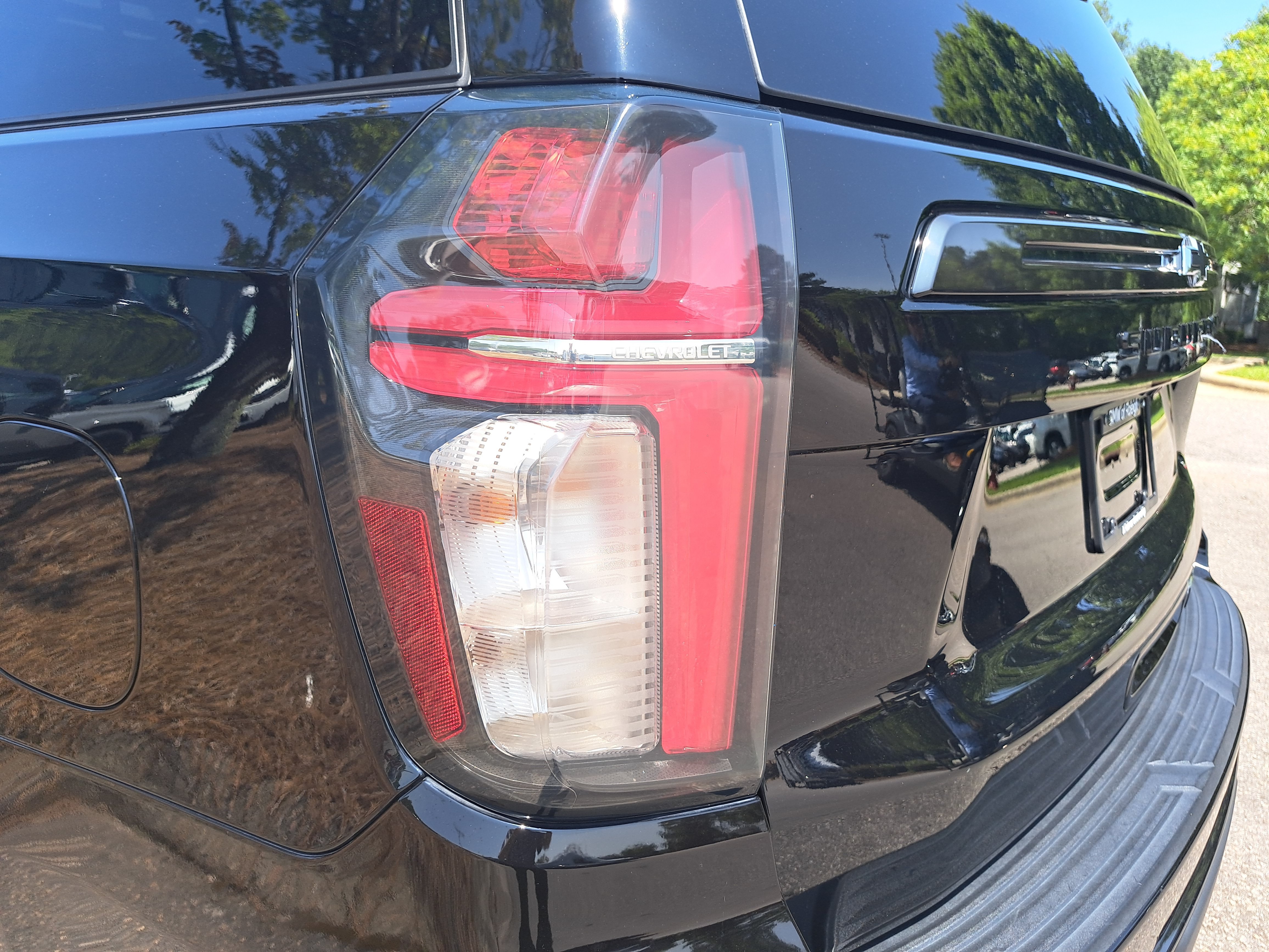 Used 2021 Chevrolet Suburban RST w/ Luxury Package AWD/4WD image 37