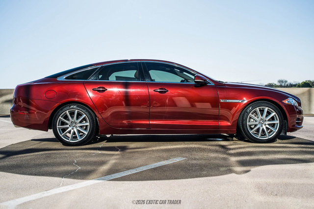 Used 2012 Jaguar XJ image 9