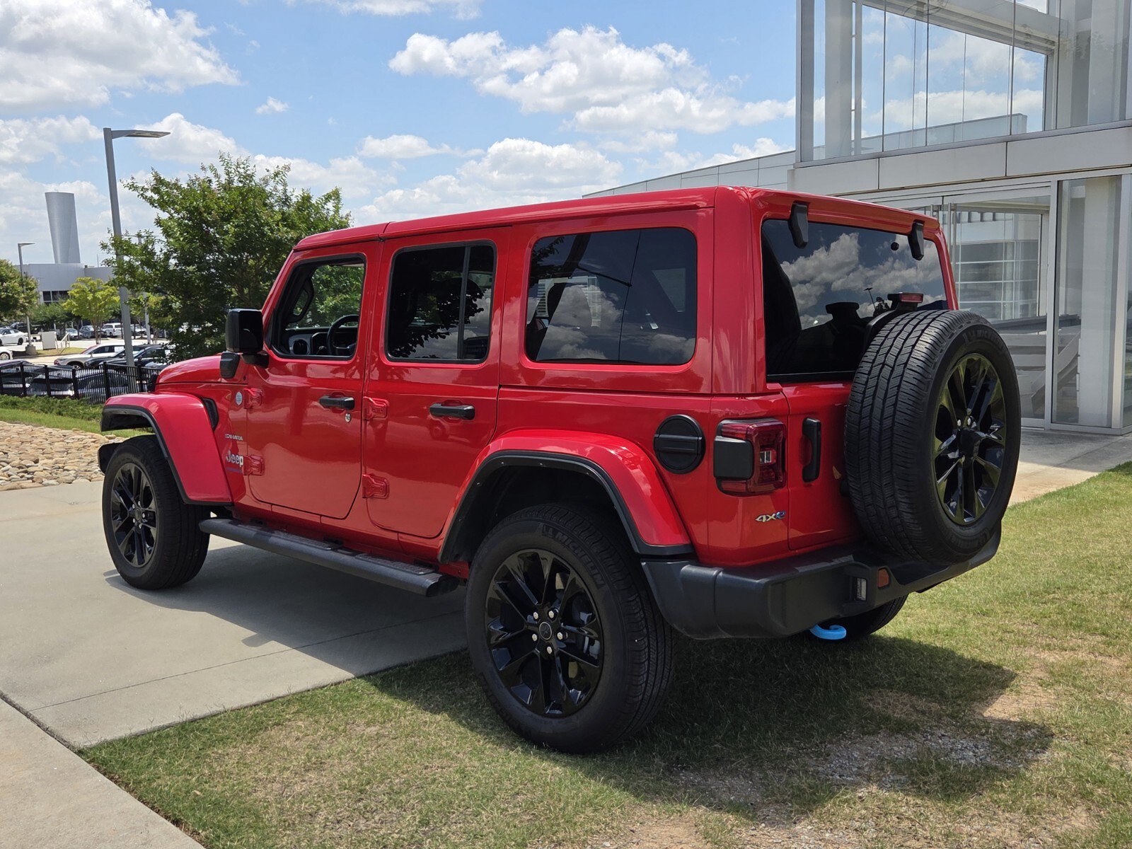 Used 2024 Jeep Wrangler Unlimited Sahara AWD/4WD image 8