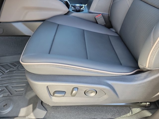 Used 2025 GMC Canyon Denali w/ LPO, Denali Black Edition image 14