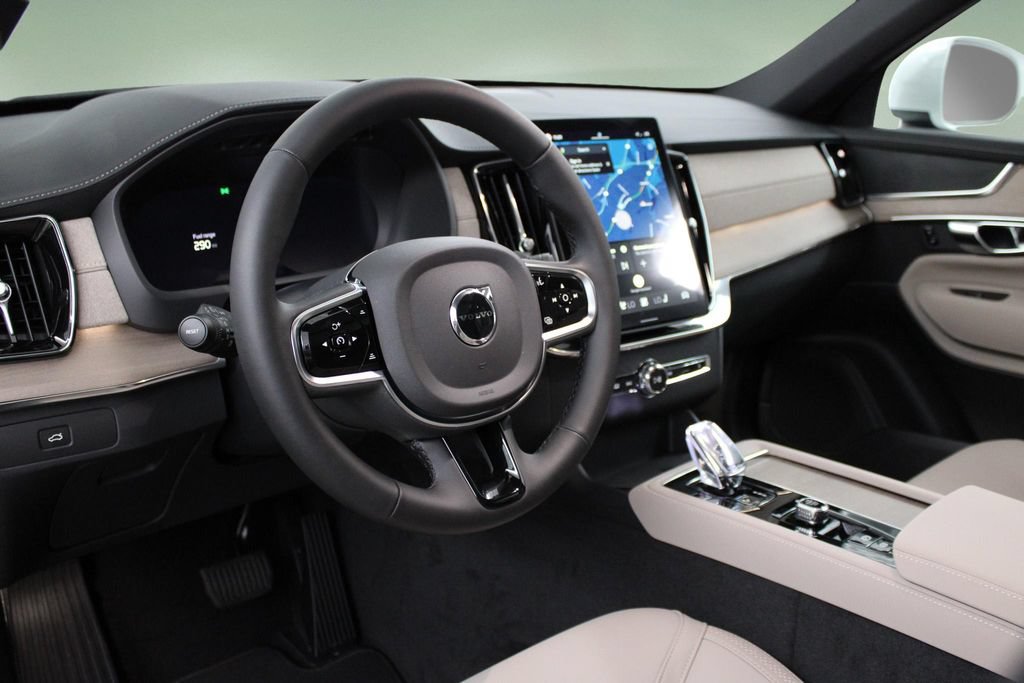 New 2026 Volvo XC90 B5 Core AWD/4WD image 2