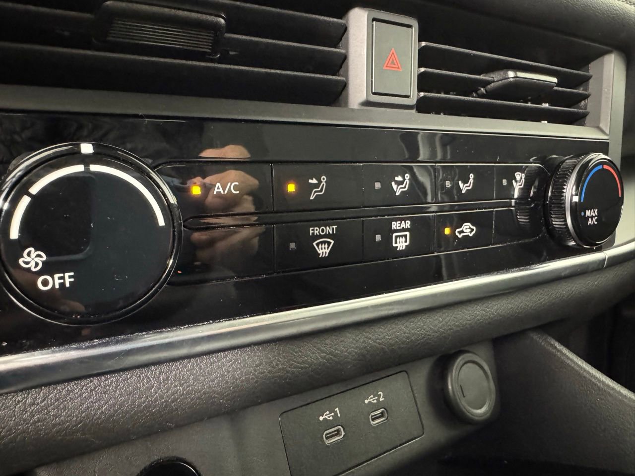 Used 2024 Nissan Rogue S image 26