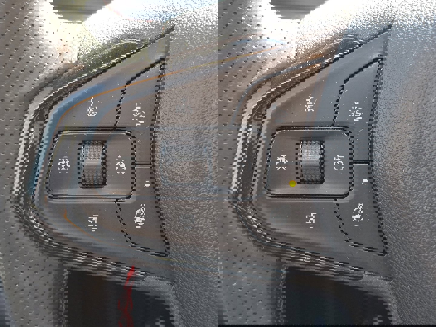 Used 2024 Chevrolet Trax RS w/ Sunroof Package FWD image 10