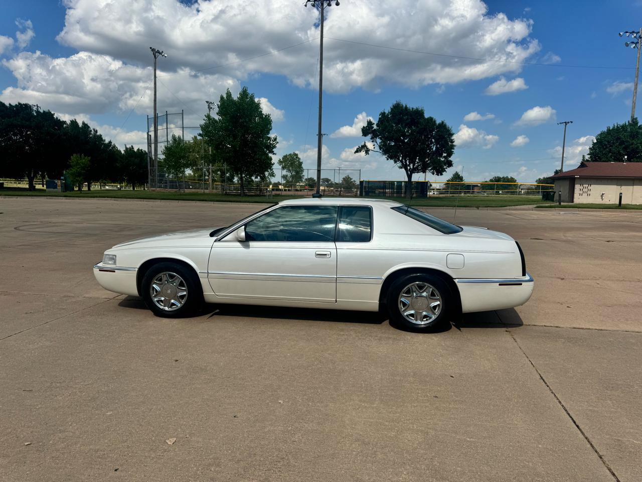 Used 2001 Cadillac Eldorado ESC w/ Comfort/Convenience Pkg FWD image 5