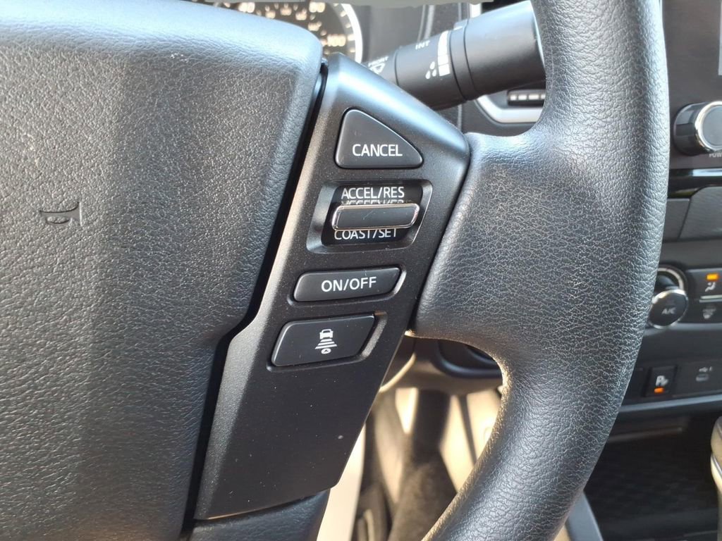 Used 2024 Nissan Frontier SV w/ Technology Package image 18