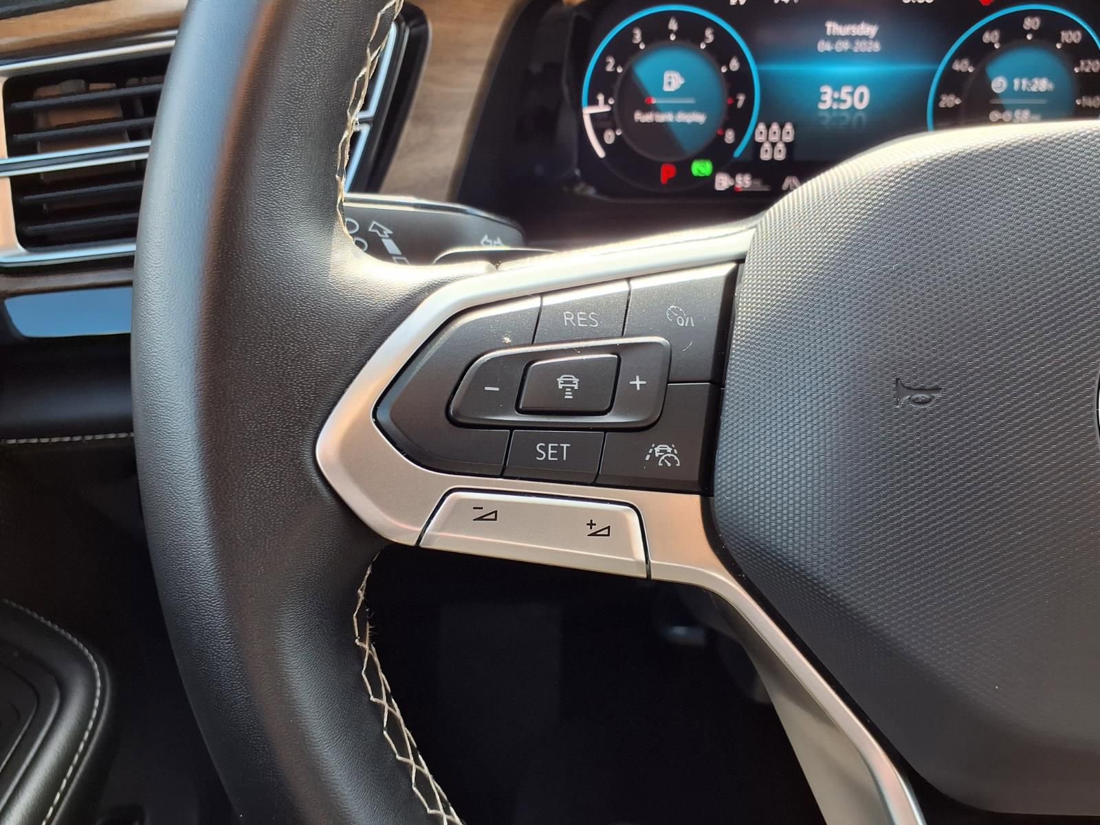 Used 2025 Volkswagen Atlas SE FWD image 15