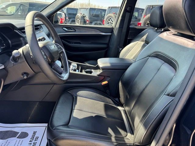 Certified 2024 Jeep Grand Cherokee Limited w/ Luxury Tech Group II image 7