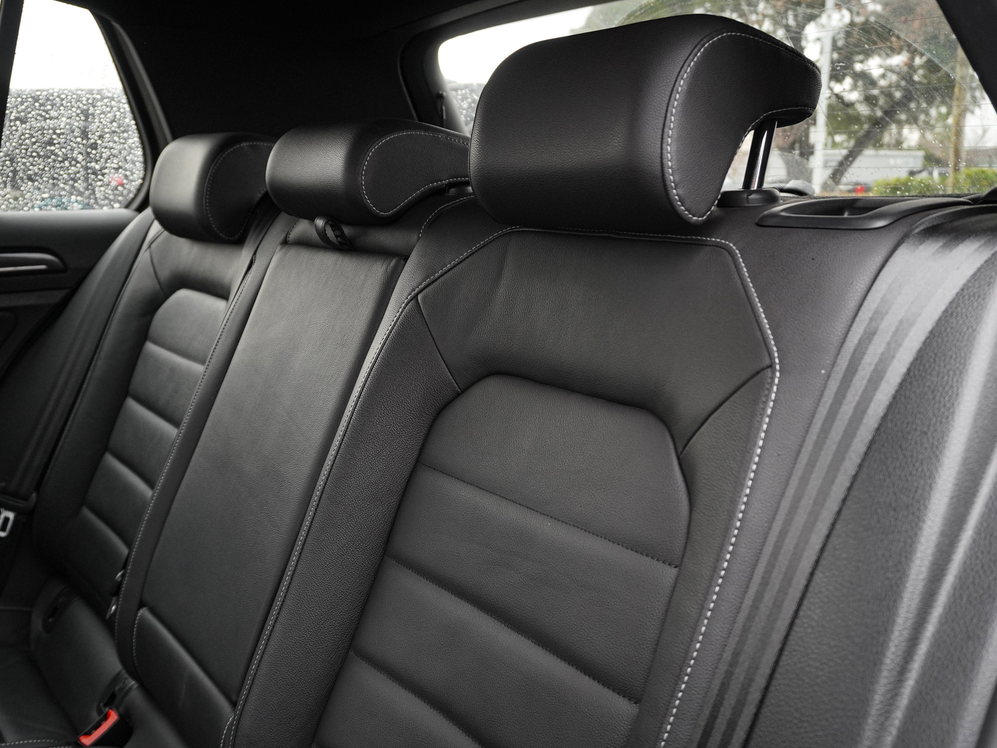 Used 2015 Volkswagen Golf R 4-Door image 30