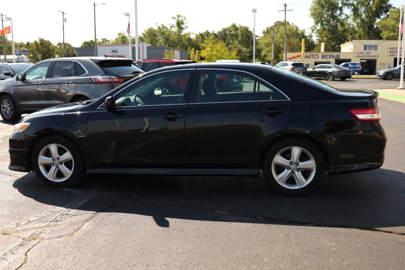 Used 2011 Toyota Camry SE image 8