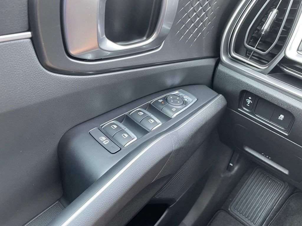 New 2026 Kia Sorento S w/ S Panoramic Sunroof Package FWD image 12