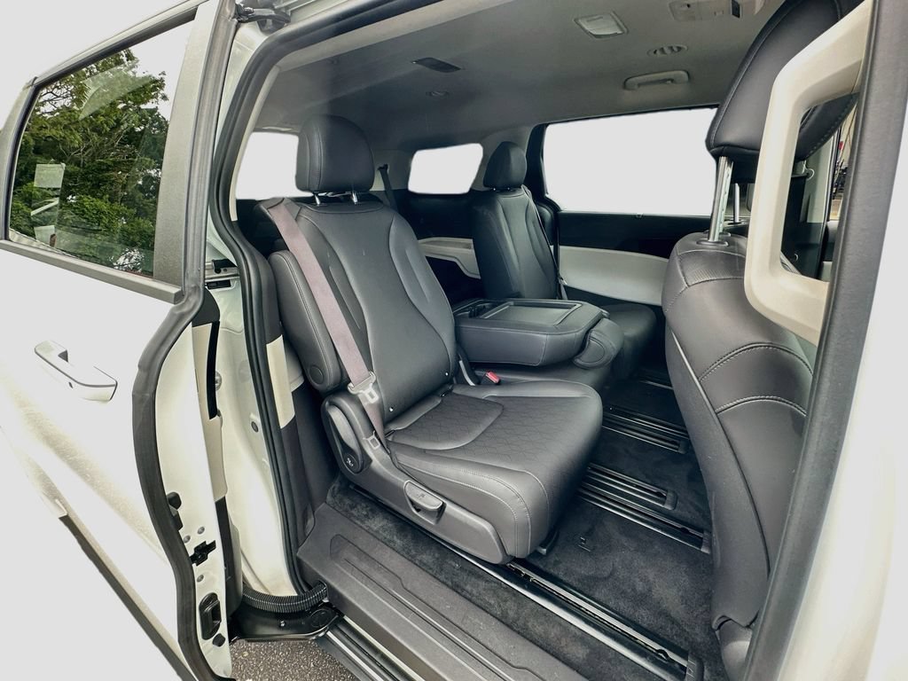 Certified 2024 Kia Carnival EX FWD image 28